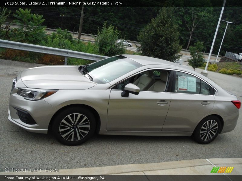 Magnetite Gray Metallic / Ivory 2019 Subaru Legacy 2.5i Premium