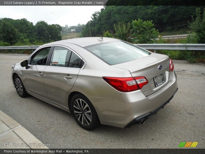 Magnetite Gray Metallic / Ivory 2019 Subaru Legacy 2.5i Premium