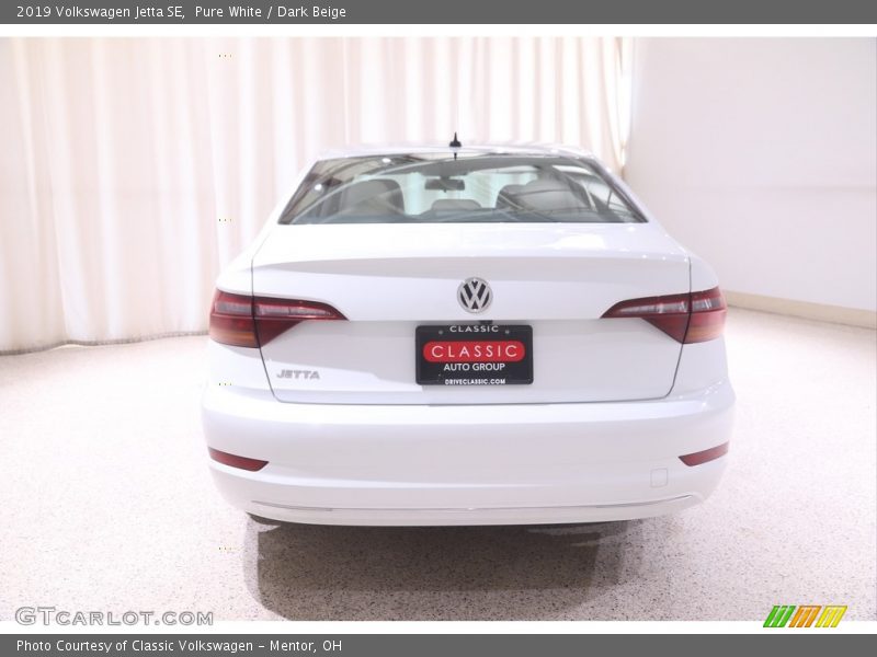 Pure White / Dark Beige 2019 Volkswagen Jetta SE