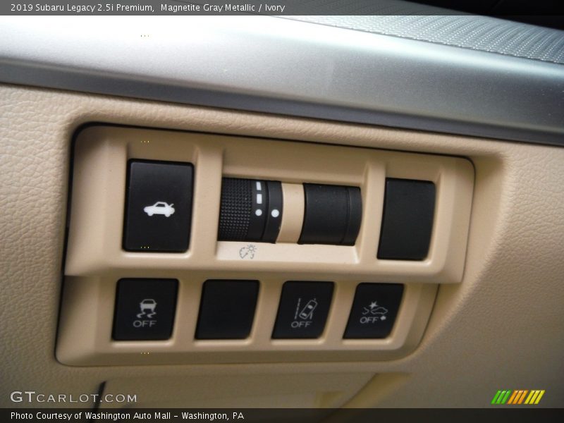 Magnetite Gray Metallic / Ivory 2019 Subaru Legacy 2.5i Premium