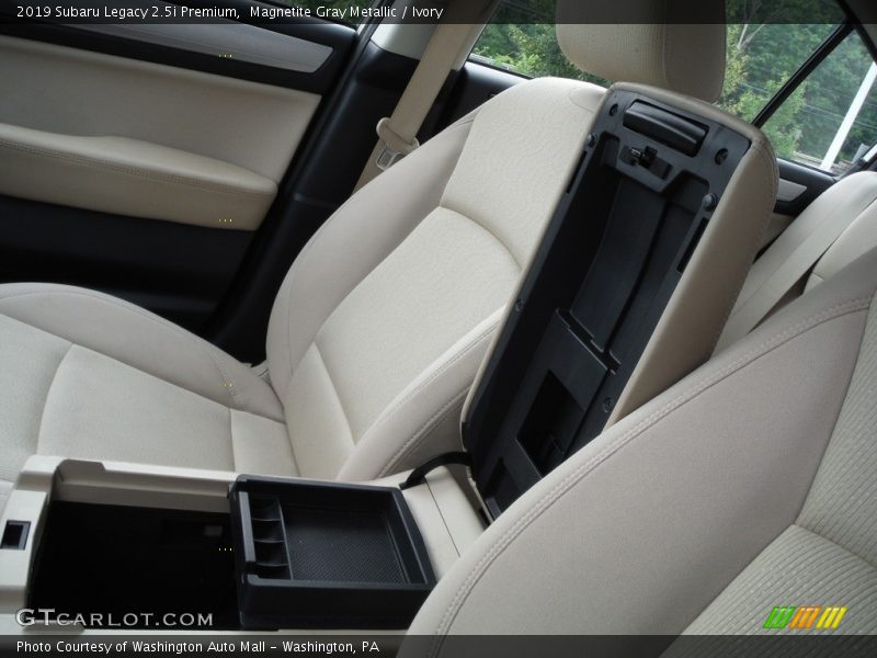 Magnetite Gray Metallic / Ivory 2019 Subaru Legacy 2.5i Premium