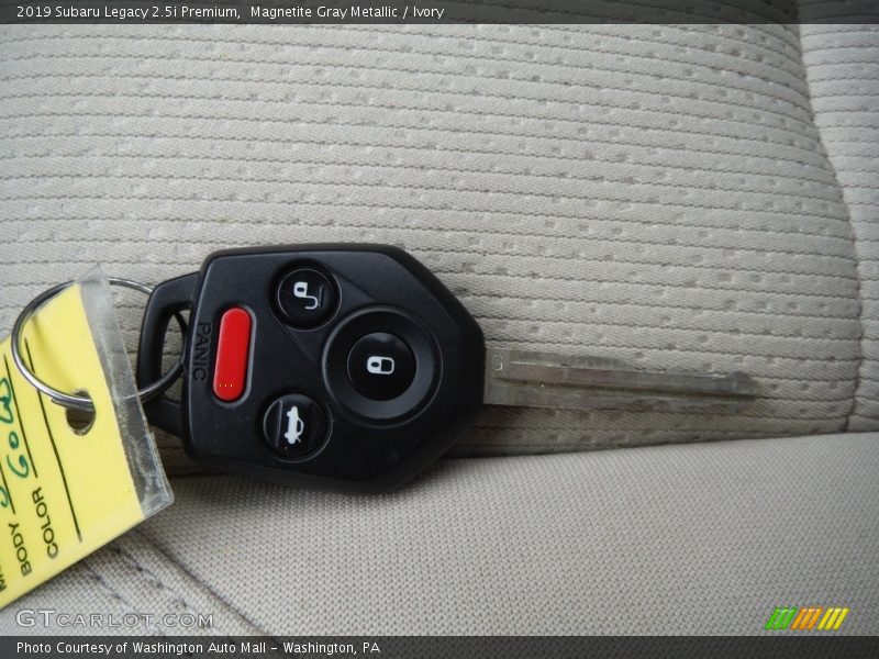 Magnetite Gray Metallic / Ivory 2019 Subaru Legacy 2.5i Premium