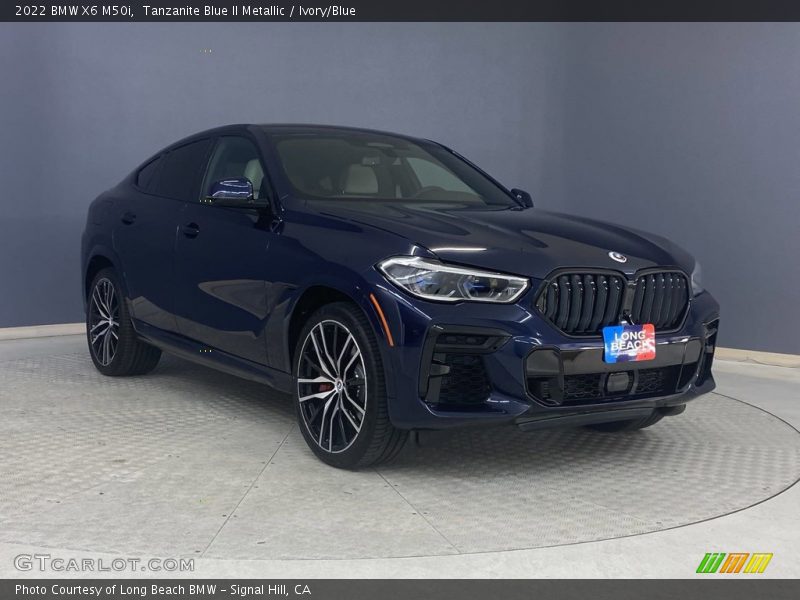 Front 3/4 View of 2022 X6 M50i