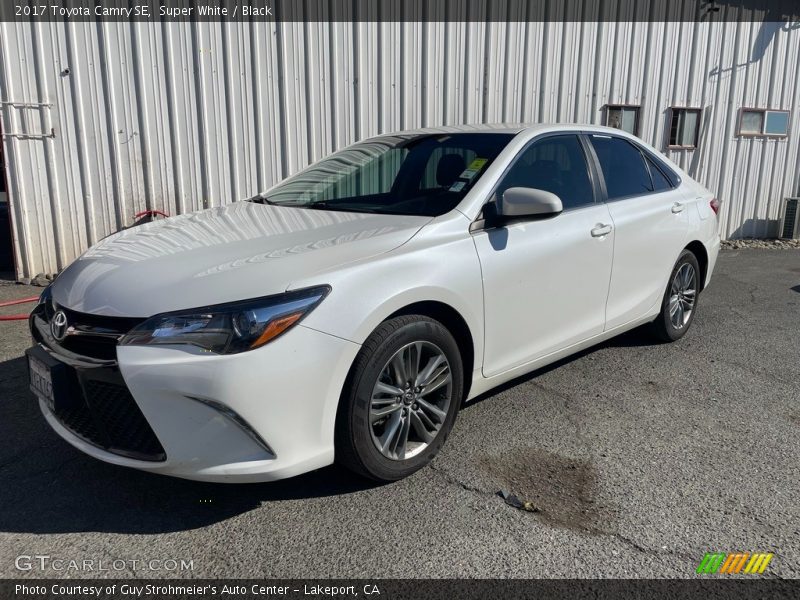 Super White / Black 2017 Toyota Camry SE