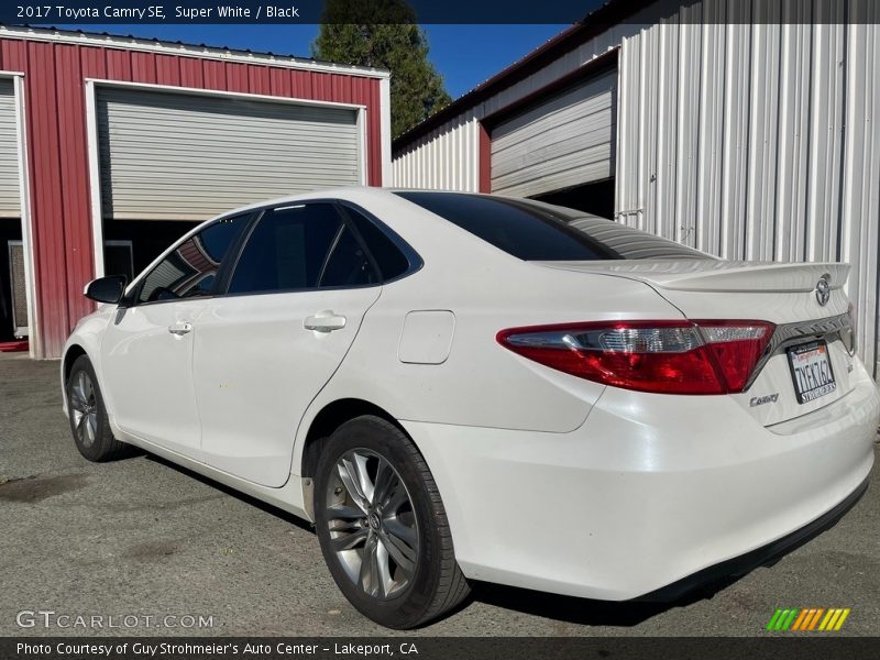 Super White / Black 2017 Toyota Camry SE