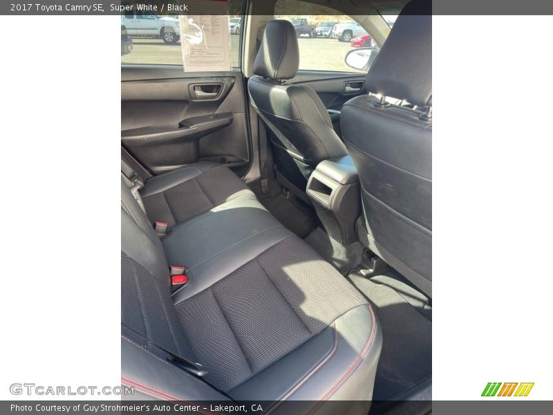 Super White / Black 2017 Toyota Camry SE