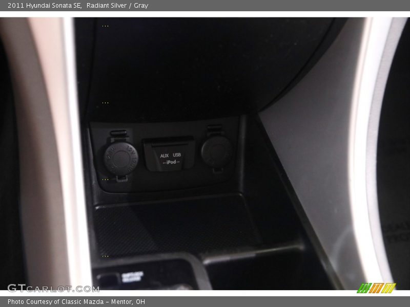Radiant Silver / Gray 2011 Hyundai Sonata SE