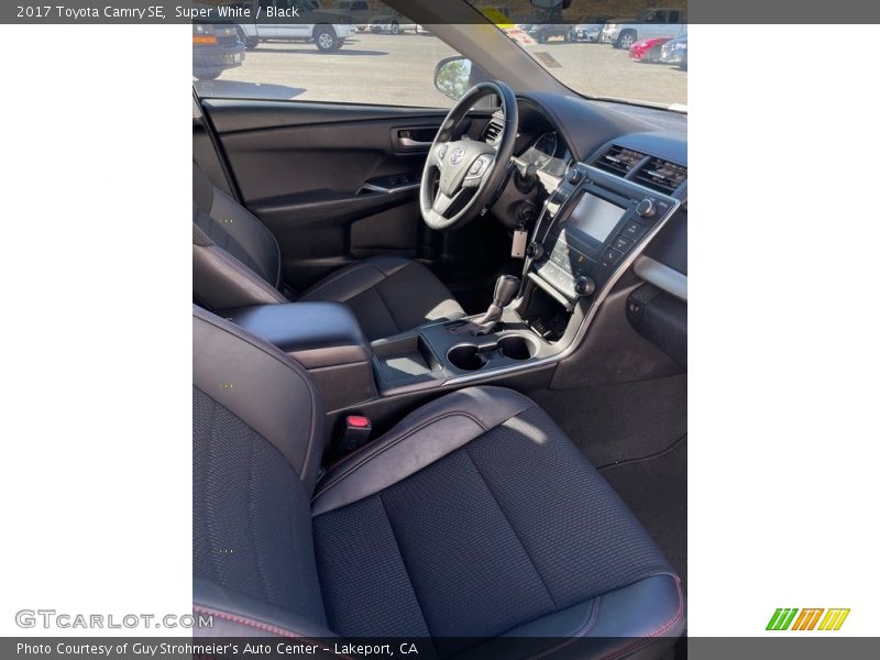 Super White / Black 2017 Toyota Camry SE