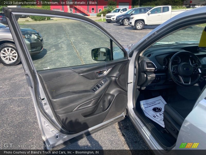 Ice Silver Metallic / Black 2019 Subaru Forester 2.5i Premium