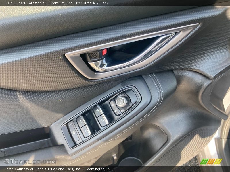 Ice Silver Metallic / Black 2019 Subaru Forester 2.5i Premium