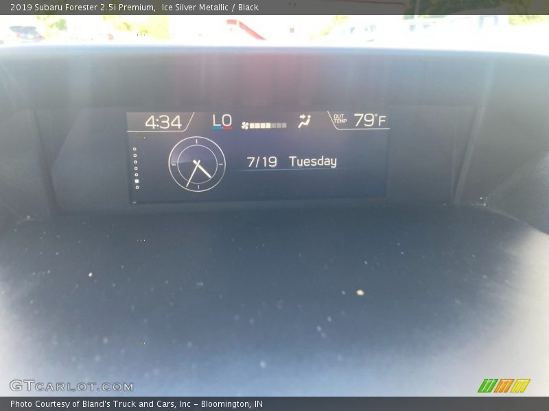 Ice Silver Metallic / Black 2019 Subaru Forester 2.5i Premium