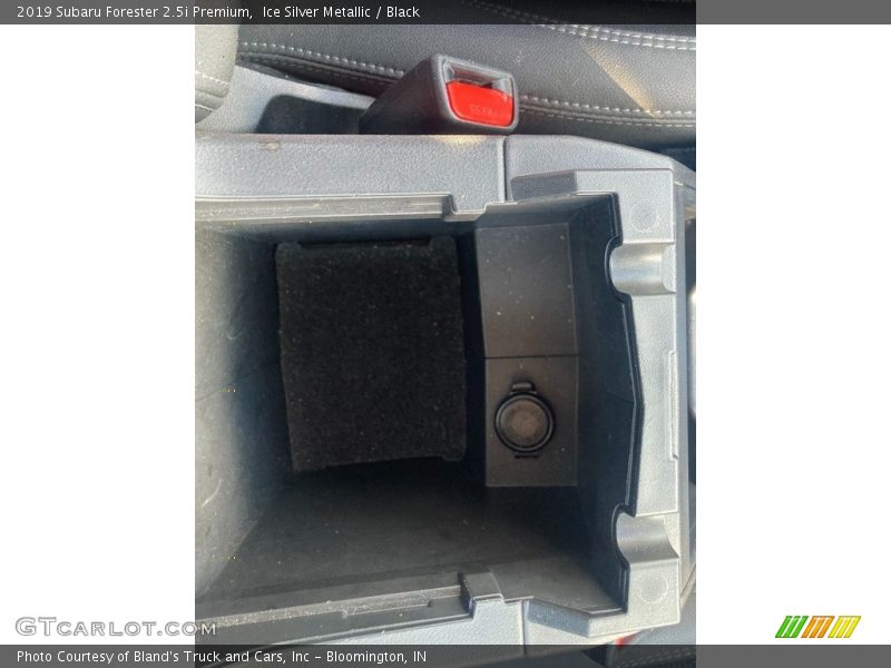 Ice Silver Metallic / Black 2019 Subaru Forester 2.5i Premium