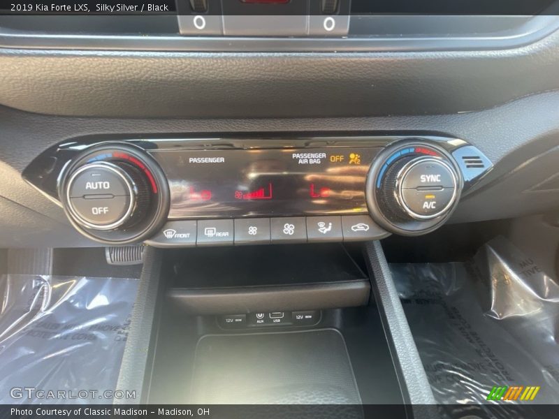 Silky Silver / Black 2019 Kia Forte LXS
