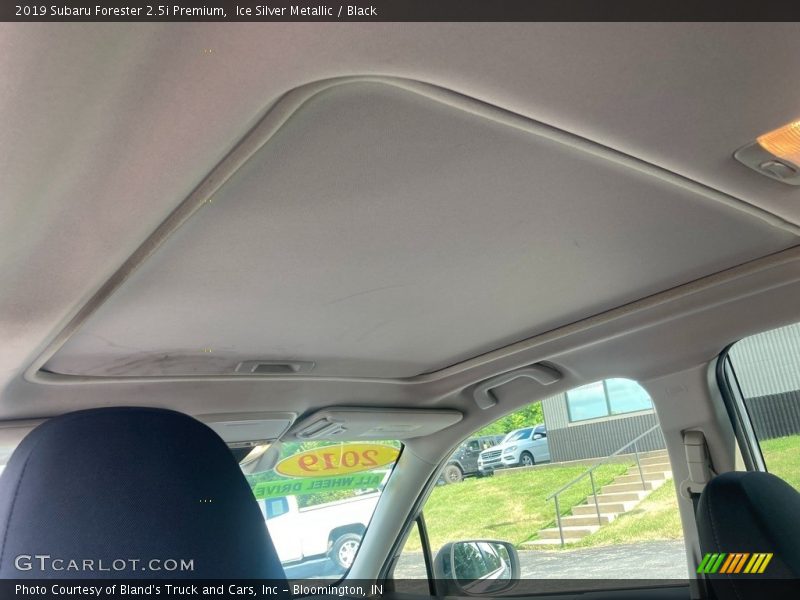 Ice Silver Metallic / Black 2019 Subaru Forester 2.5i Premium
