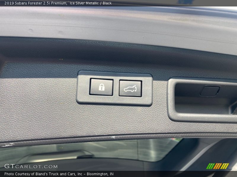 Ice Silver Metallic / Black 2019 Subaru Forester 2.5i Premium