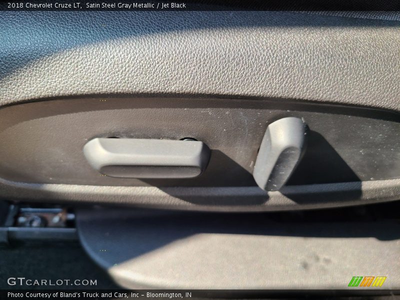 Satin Steel Gray Metallic / Jet Black 2018 Chevrolet Cruze LT