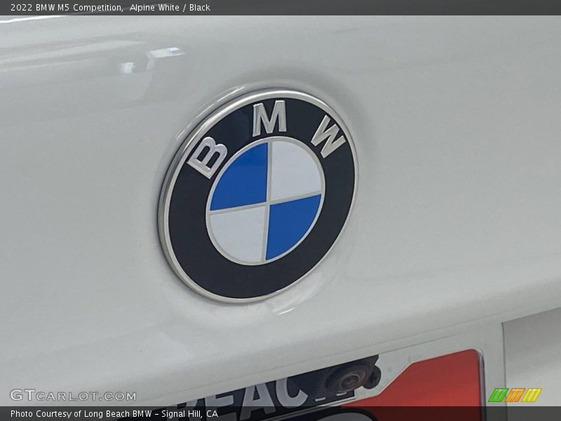 Alpine White / Black 2022 BMW M5 Competition