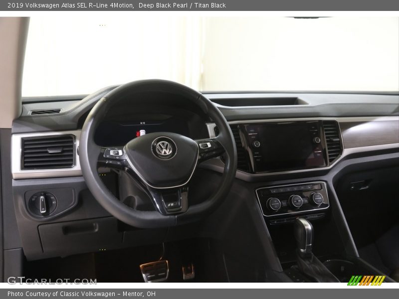 Deep Black Pearl / Titan Black 2019 Volkswagen Atlas SEL R-Line 4Motion
