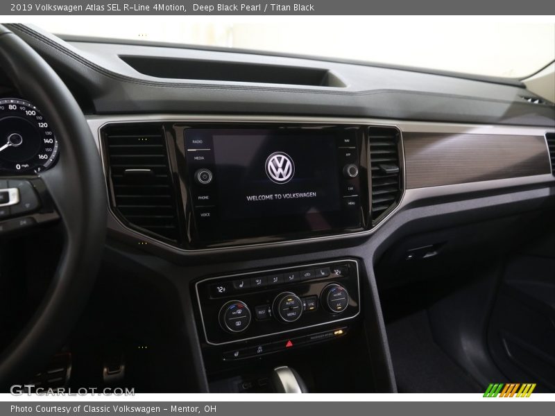 Deep Black Pearl / Titan Black 2019 Volkswagen Atlas SEL R-Line 4Motion