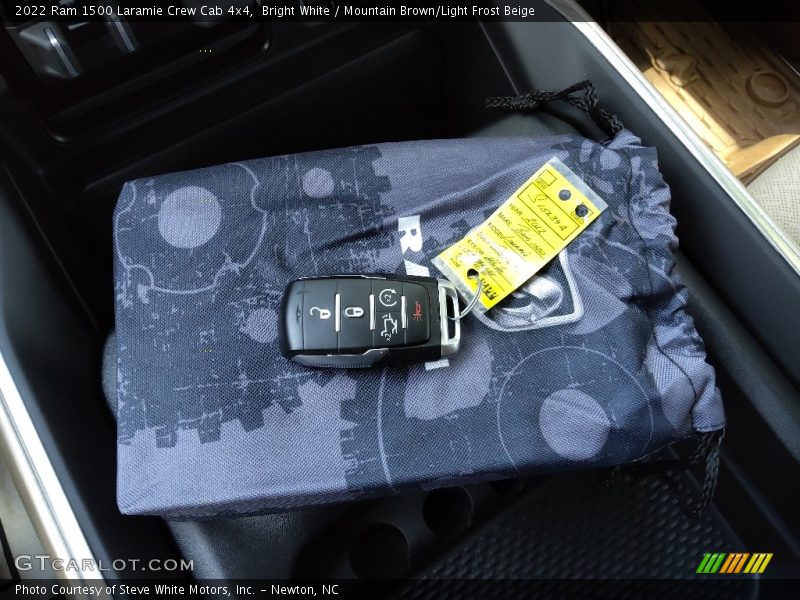 Bright White / Mountain Brown/Light Frost Beige 2022 Ram 1500 Laramie Crew Cab 4x4