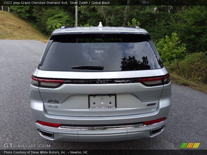 Silver Zynith / Global Black 2022 Jeep Grand Cherokee Overland 4x4