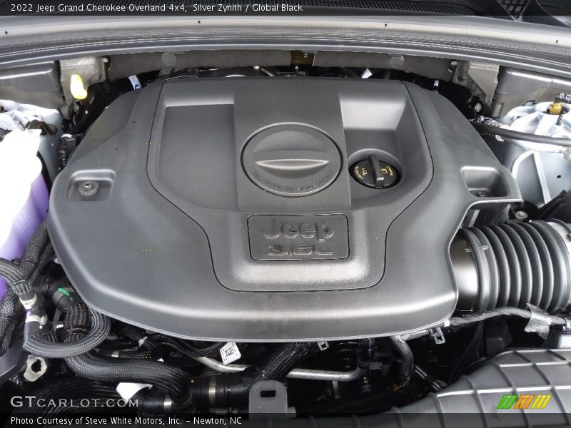Silver Zynith / Global Black 2022 Jeep Grand Cherokee Overland 4x4