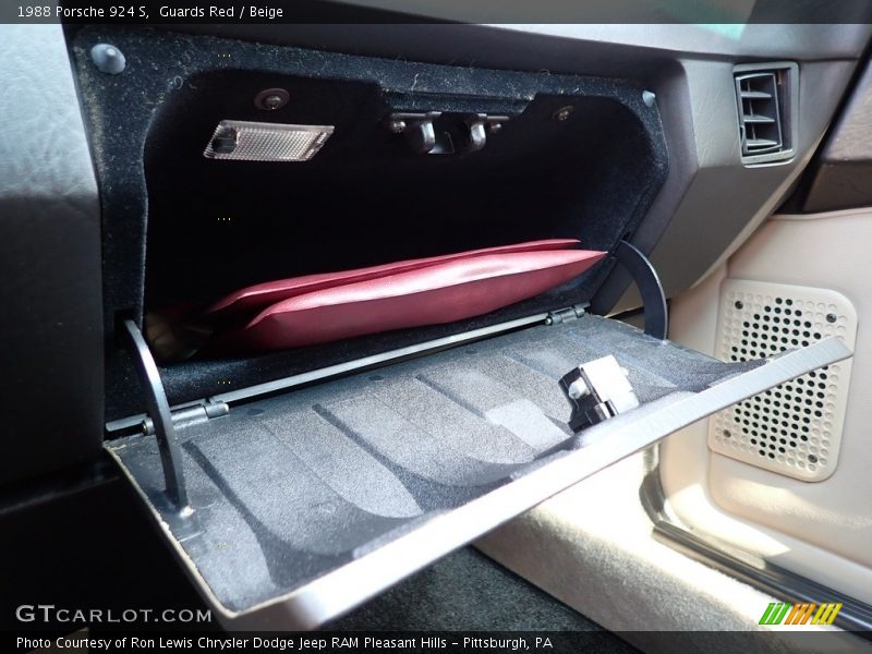 Guards Red / Beige 1988 Porsche 924 S