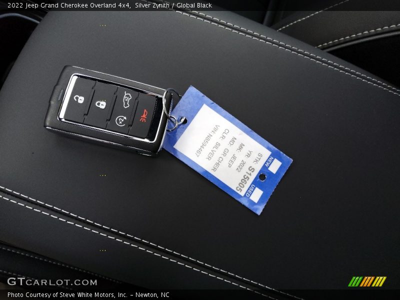 Silver Zynith / Global Black 2022 Jeep Grand Cherokee Overland 4x4