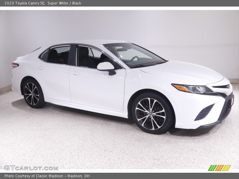 Super White / Black 2020 Toyota Camry SE