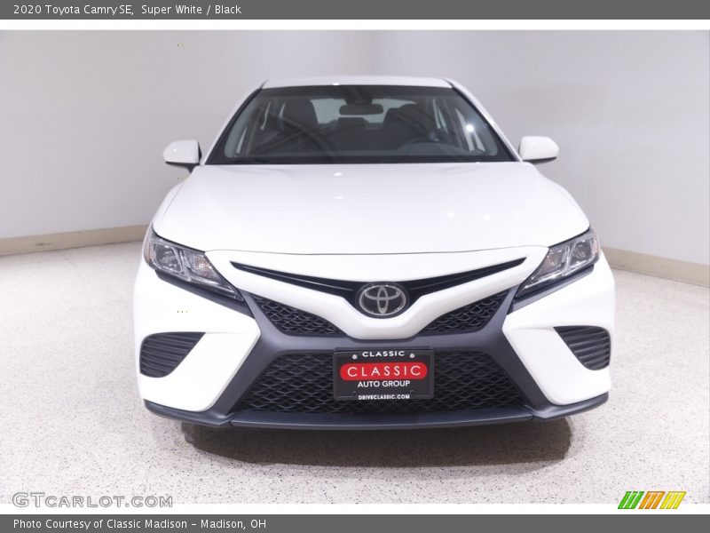 Super White / Black 2020 Toyota Camry SE