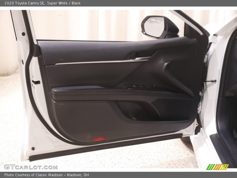 Super White / Black 2020 Toyota Camry SE