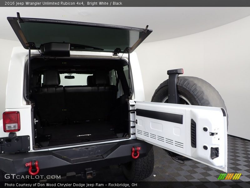 Bright White / Black 2016 Jeep Wrangler Unlimited Rubicon 4x4