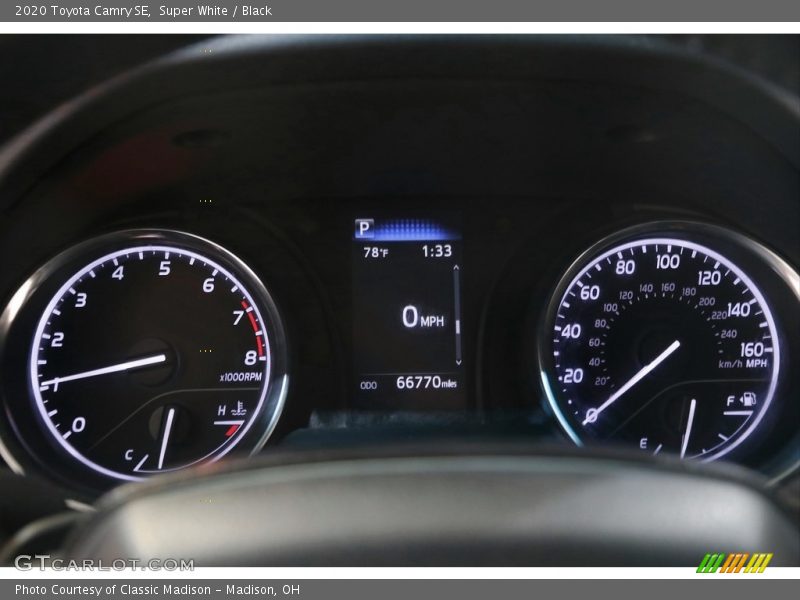 Super White / Black 2020 Toyota Camry SE