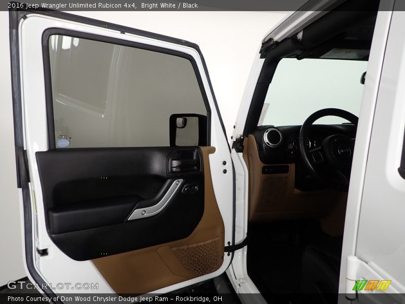 Bright White / Black 2016 Jeep Wrangler Unlimited Rubicon 4x4