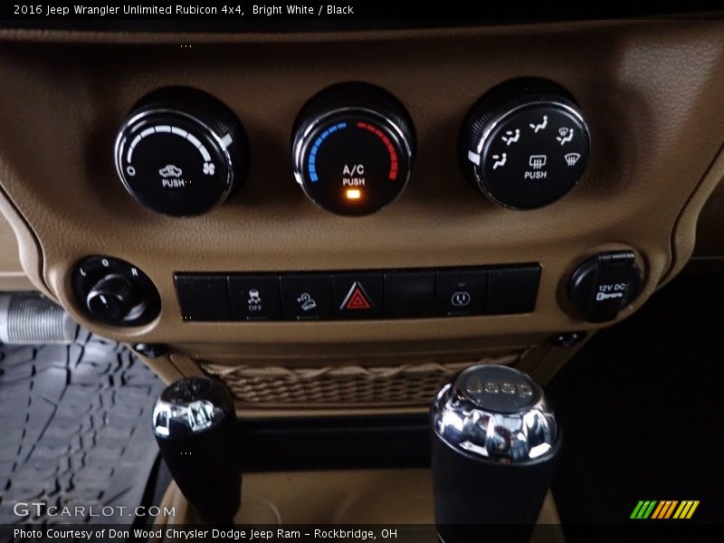 Bright White / Black 2016 Jeep Wrangler Unlimited Rubicon 4x4