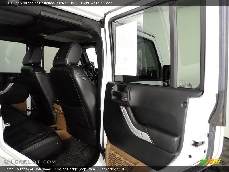 Bright White / Black 2016 Jeep Wrangler Unlimited Rubicon 4x4