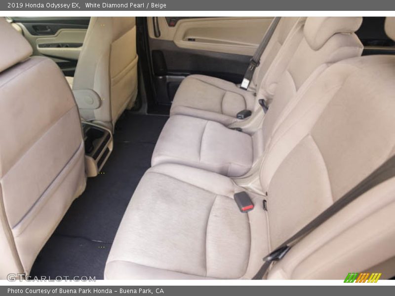 White Diamond Pearl / Beige 2019 Honda Odyssey EX
