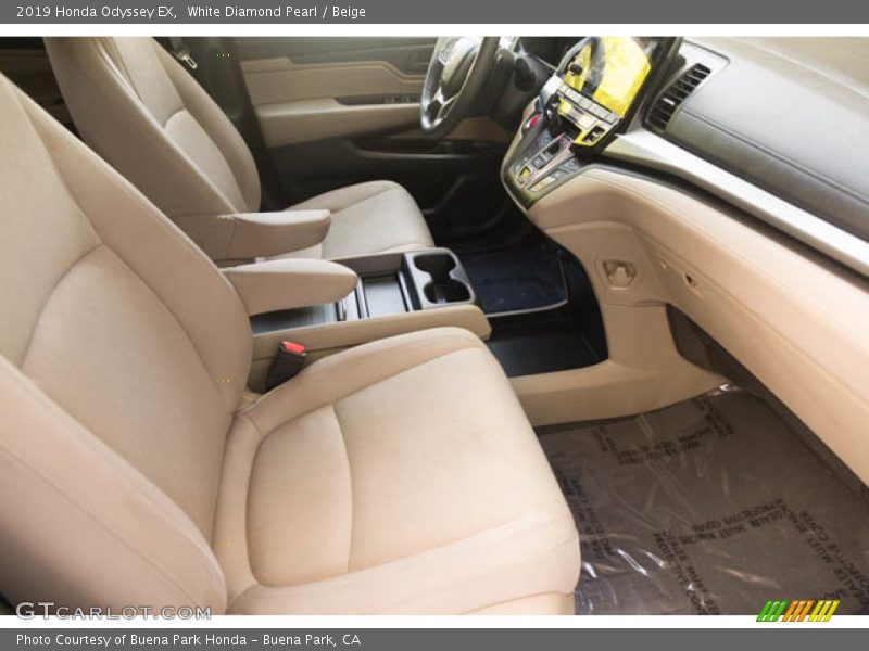 White Diamond Pearl / Beige 2019 Honda Odyssey EX