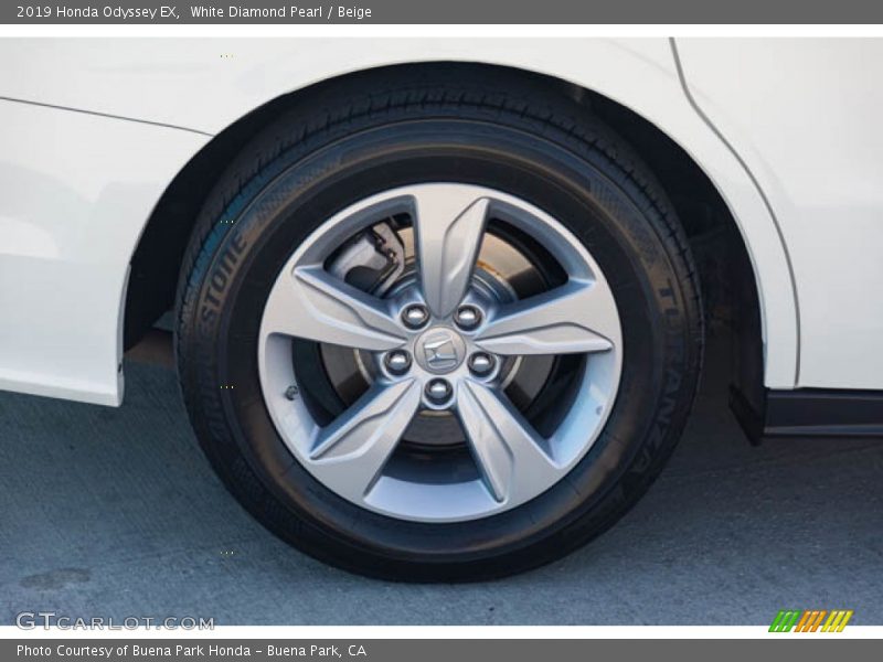 White Diamond Pearl / Beige 2019 Honda Odyssey EX