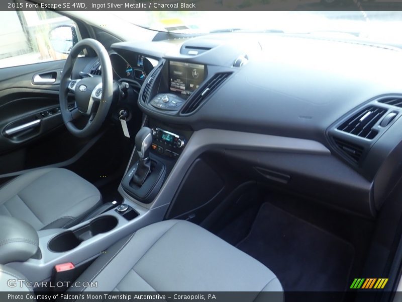 Ingot Silver Metallic / Charcoal Black 2015 Ford Escape SE 4WD