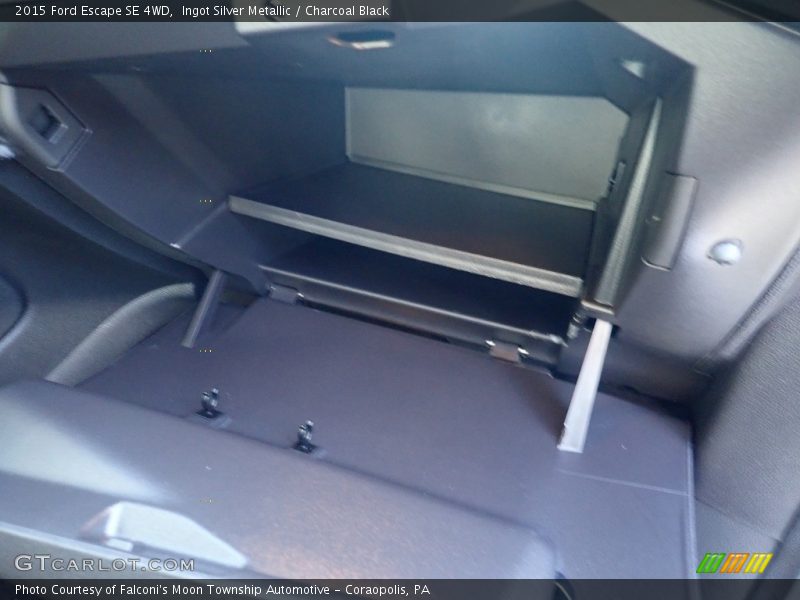 Ingot Silver Metallic / Charcoal Black 2015 Ford Escape SE 4WD