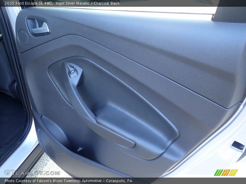 Ingot Silver Metallic / Charcoal Black 2015 Ford Escape SE 4WD