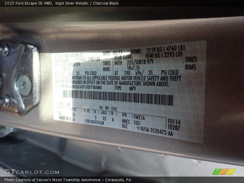 Ingot Silver Metallic / Charcoal Black 2015 Ford Escape SE 4WD