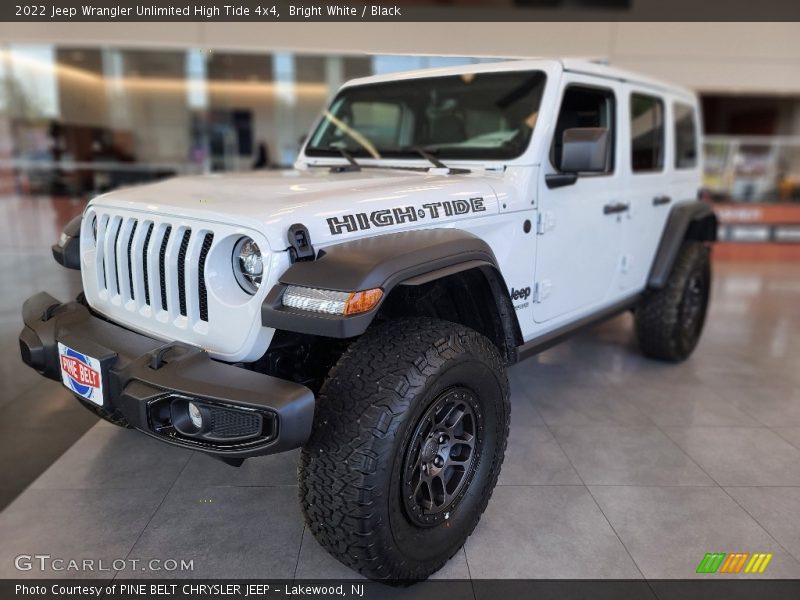 Front 3/4 View of 2022 Wrangler Unlimited High Tide 4x4