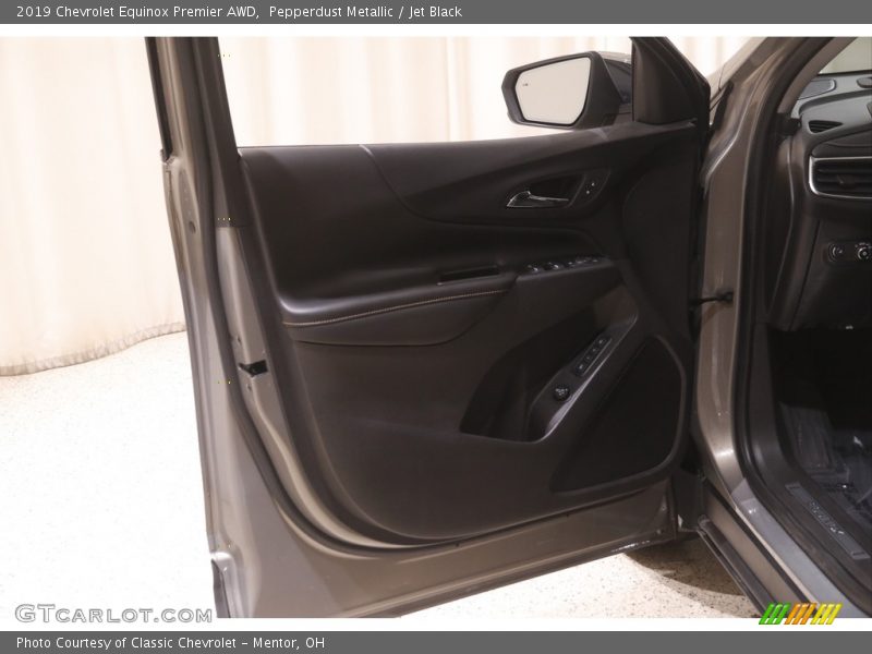 Pepperdust Metallic / Jet Black 2019 Chevrolet Equinox Premier AWD