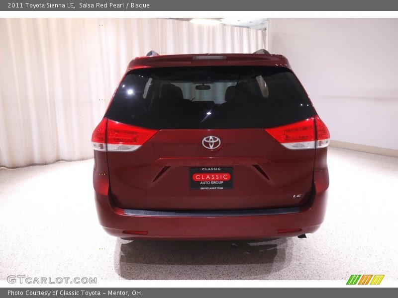 Salsa Red Pearl / Bisque 2011 Toyota Sienna LE