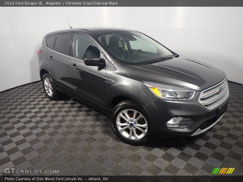 Magnetic / Chromite Gray/Charcoal Black 2019 Ford Escape SE