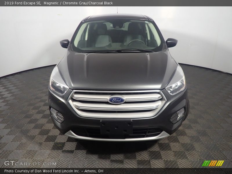 Magnetic / Chromite Gray/Charcoal Black 2019 Ford Escape SE