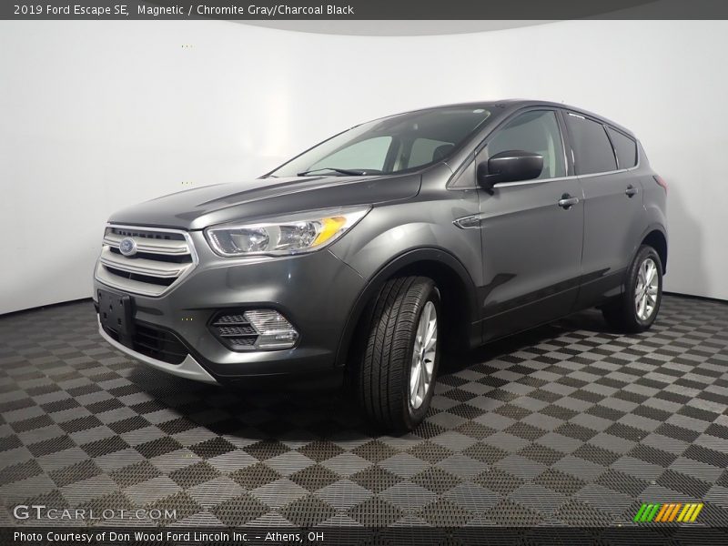 Magnetic / Chromite Gray/Charcoal Black 2019 Ford Escape SE