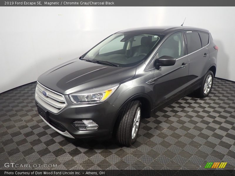 Magnetic / Chromite Gray/Charcoal Black 2019 Ford Escape SE